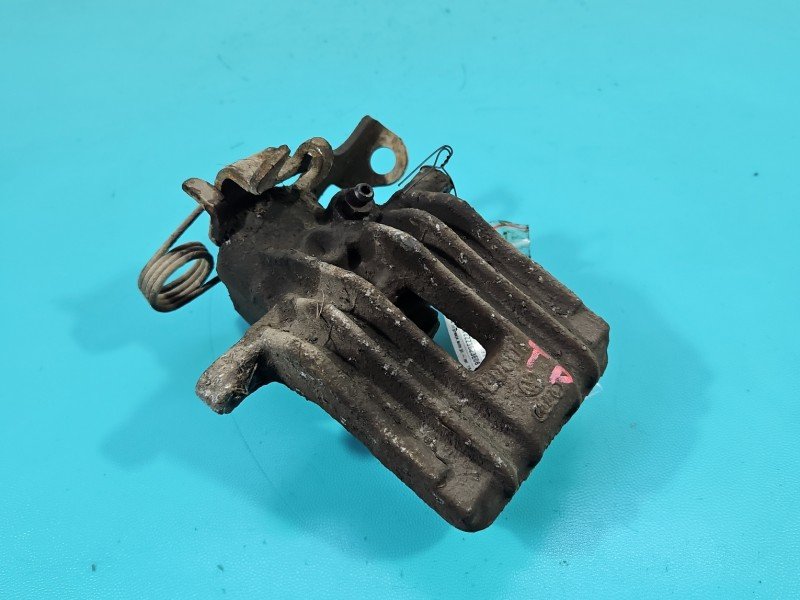 Zacisk tył prawy Vw Passat B5 1.9 tdi Zacisk tył prawy Vw Passat B5 1.9 tdi