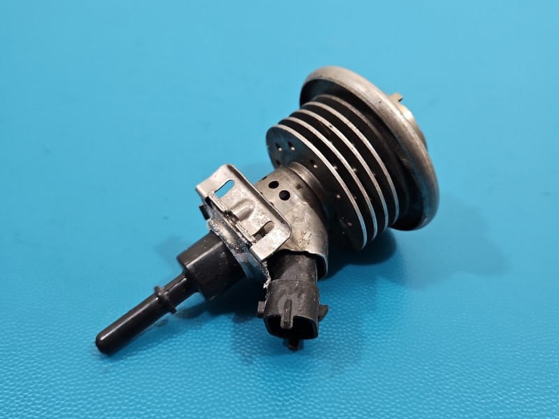 Wtryskiwacz Jaguar XE X760 2.0d