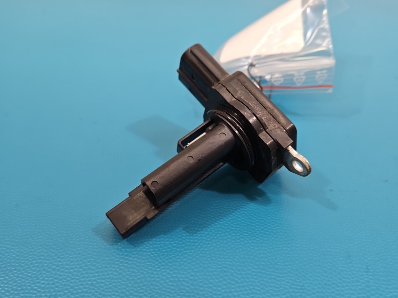 Przepływomierz Toyota Auris I 22204-0V020 1.3 vvti