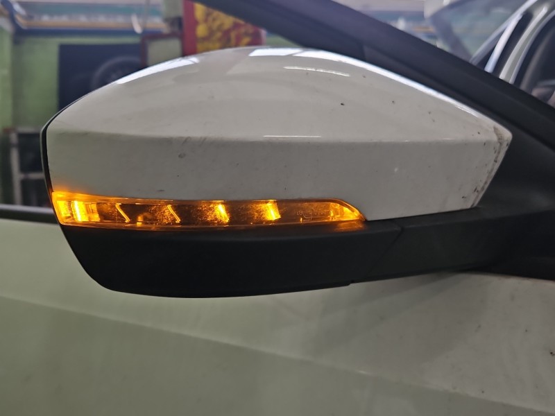 Lusterko prawe Skoda Octavia III biały LF9E europa