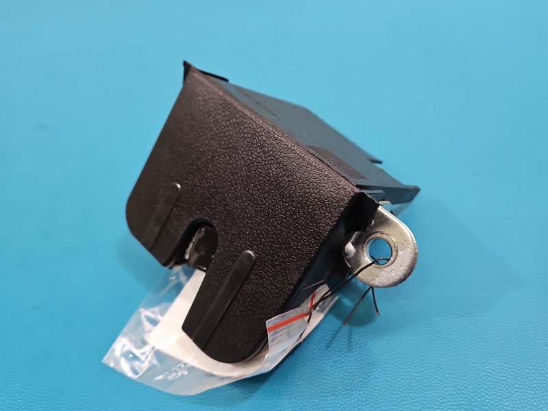 Zamek klapy tył Vw Touran I HB 4PIN 6010-01-038423P