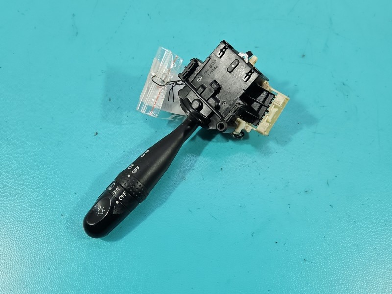 Przełącznik kierunkowskazów świateł Suzuki Splash 173744