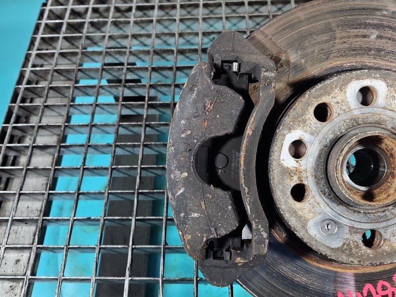 Zacisk przód lewy Skoda Octavia III 1.6 tdi