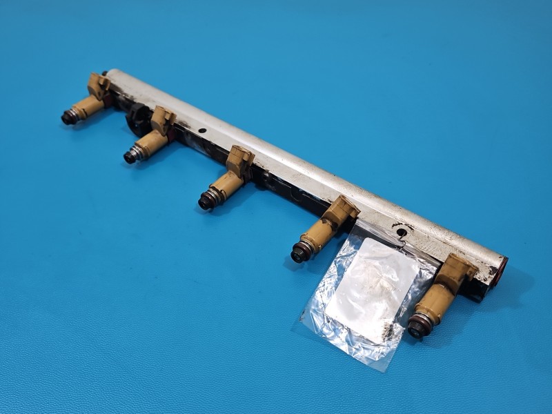 Wtryskiwacz Volvo V50 S40 II 8627815 2.4 20v