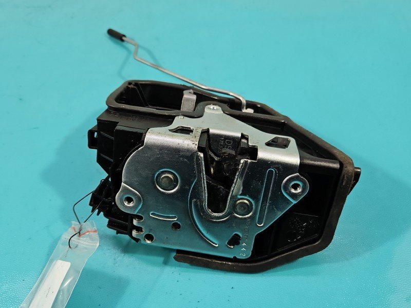 Zamek przód prawy 7202146, A053702 Bmw f10 f11 EUROPA Producent części: BMW, 5pin