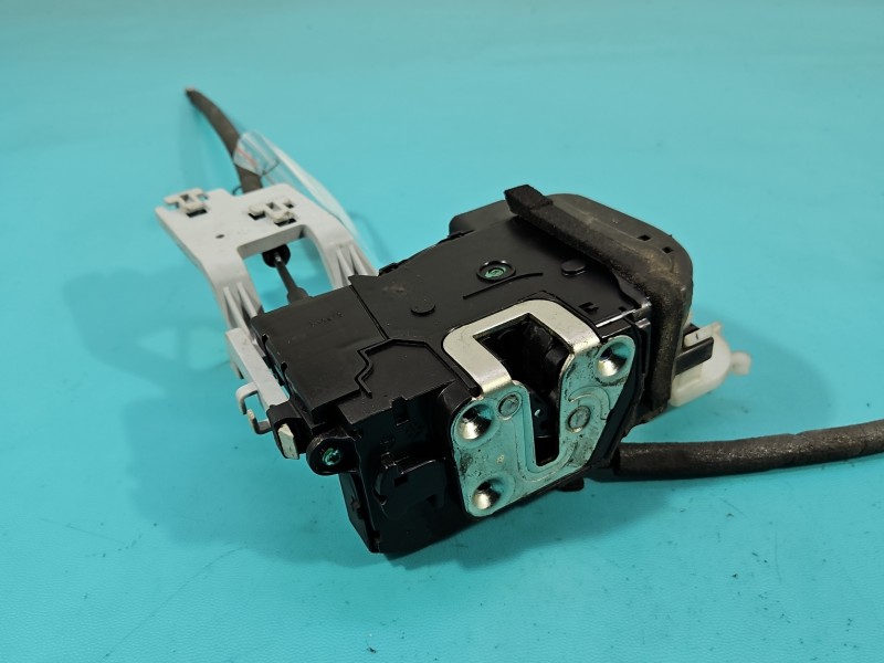 Zamek przód prawy 81320-3U010 Kia Sportage III 10-15 EUROPA Producent części: KIA, 6pin