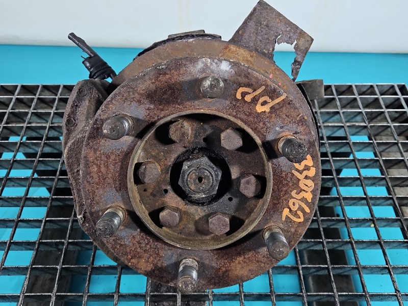 Zwrotnica prawa piasta przód 2.5 td Iveco Daily II