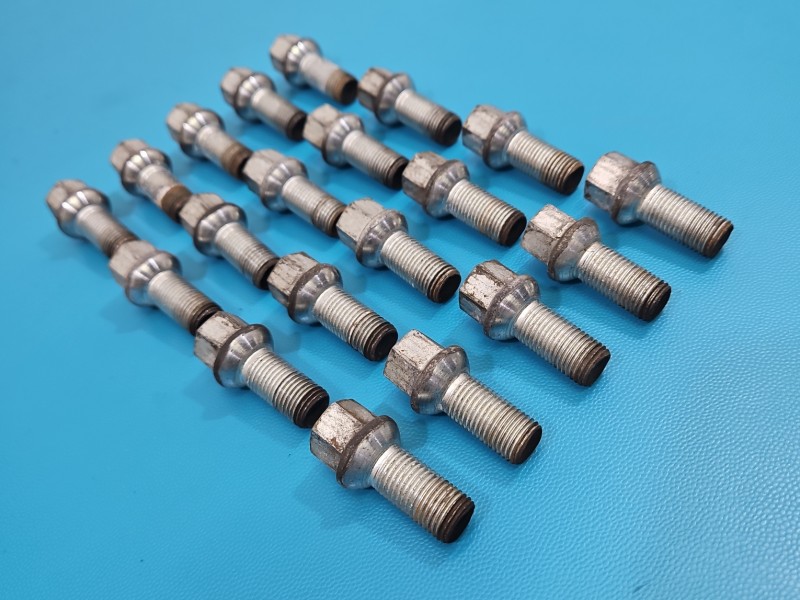 Śruby kół Skoda Superb III szpilki