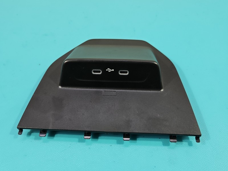 Gniazdo USB Skoda Fabia IV 657035736A