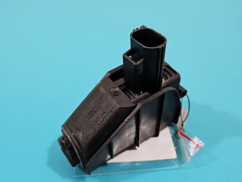 Siłownik klapki wlewu paliwa Ford Mondeo Mk5 Siłownik klapki wlewu paliwa Ford Mondeo Mk5