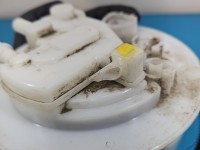 pompka Pompa paliwa Toyota Auris I 1.3 vvti TOYOTA, uszkodzone mocowanie węża 4 pin