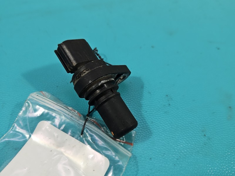 Czujnik położenia wału korbowego i20 III 2020- 39180-08000, 902490017