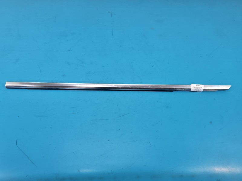 Listwa drzwi przód lewa Mercedes W213 A2137200104