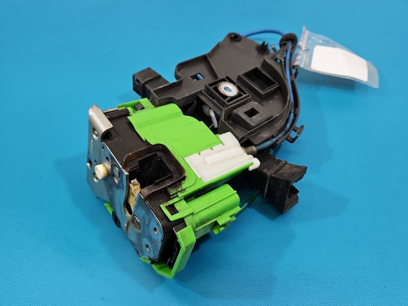 Zamek tył prawy Alfa romeo Giulietta 5pin katalogowo 50509884