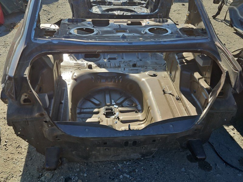 Pas tylny podłoga bagażnika Peugeot 301 wanna sedan ćwiartka