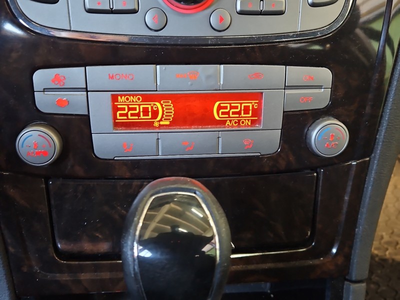 Konsola panel nawiewu Ford Mondeo Mk4 7S7T18C612AF