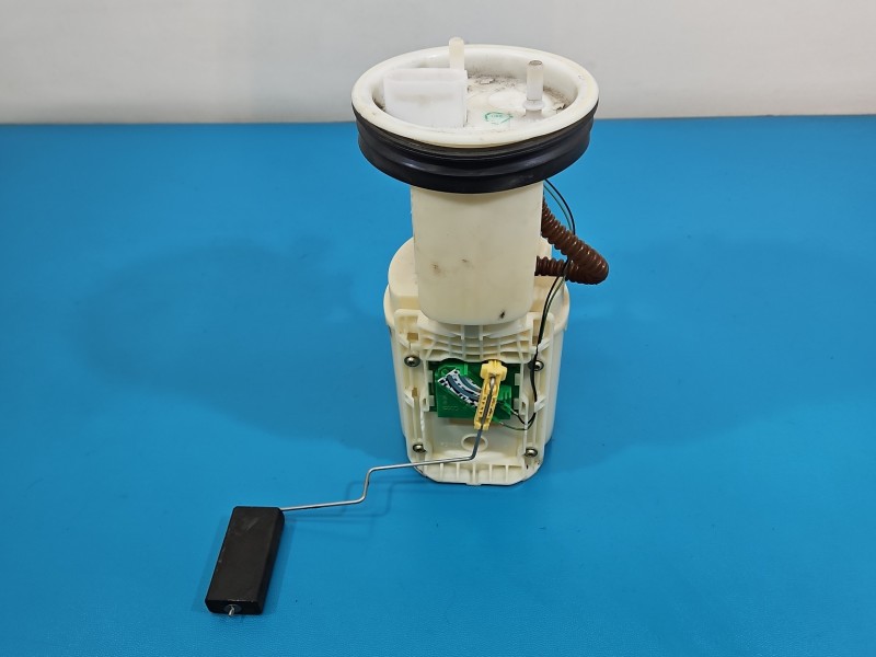 pompka Pompa paliwa Audi A6 C5 2.4 V6 4B0919051E