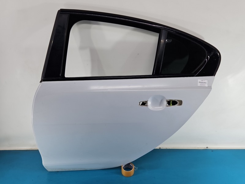Drzwi tył lewe Jaguar XE X760 sedan 4d biały NER