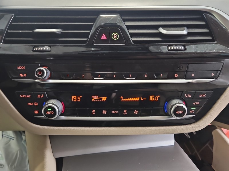 Konsola panel nawiewu BMW G30 7947856-01, BC794785601, 90035-058