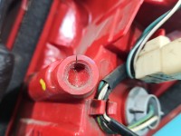 Lampa tył lewa TOYOTA, Uszkodzone jedno mocowanie. Urwane kołki Toyota Rav4 III 05- HB