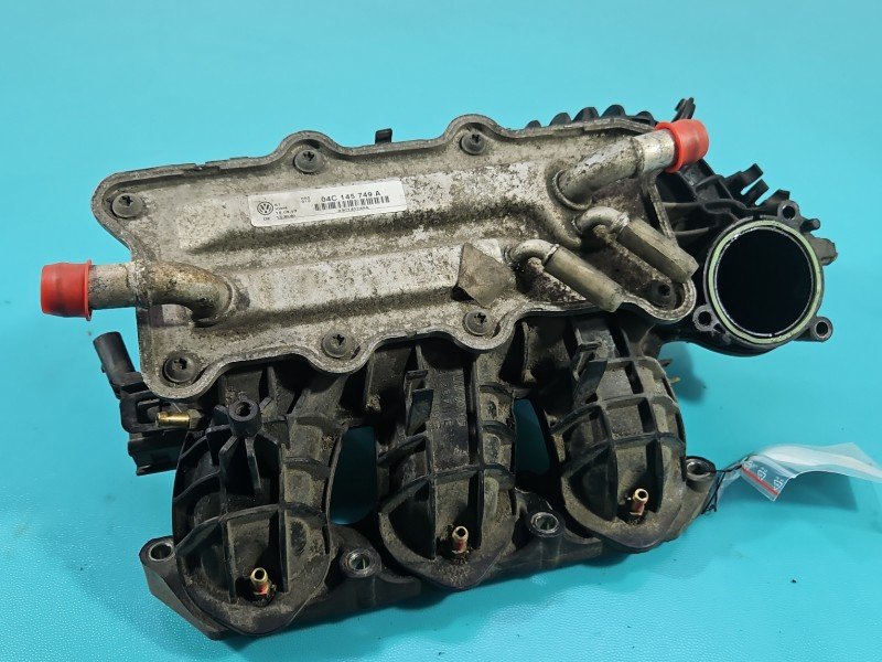 Kolektor ssący Skoda Fabia III 04C145749A 1.0 TSI (CHZ)