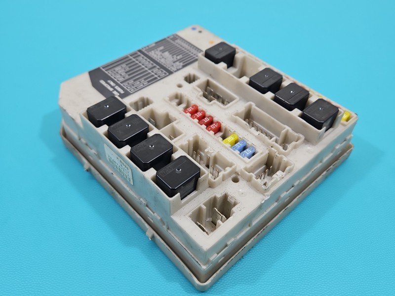 Skrzynka bezpieczników Nissan Note E11 284B7AX61A