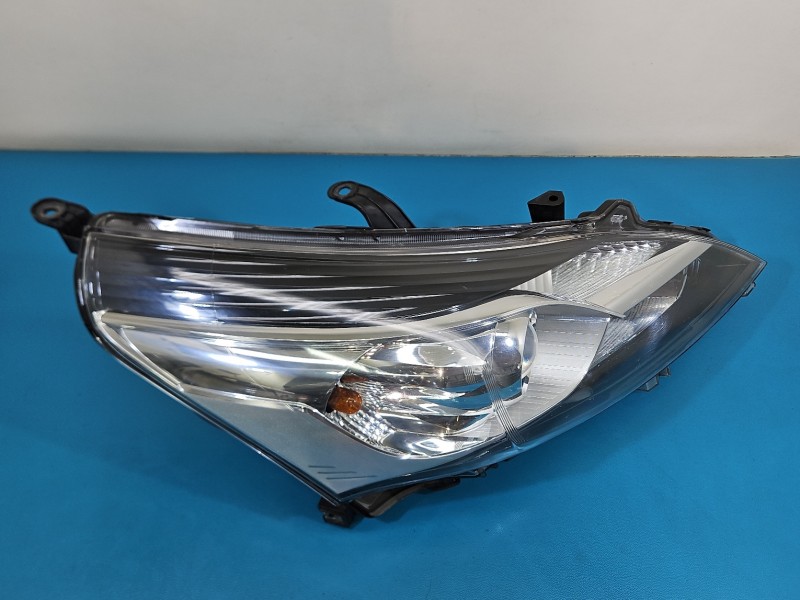 Reflektor prawy lampa przód Toyota Verso 09- EUROPA 81130-0F161-00