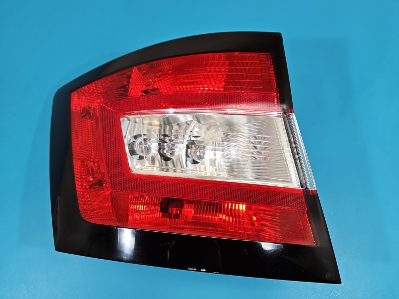 Lampa tył lewa błotnika Skoda Fabia III kombi EUROPA 6V9945095