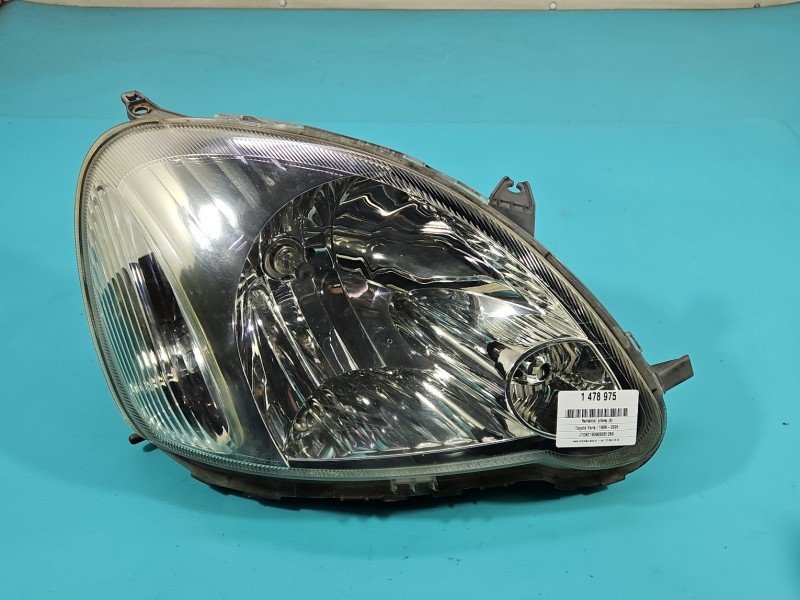 Reflektor prawy lampa przód Toyota Yaris I EUROPA