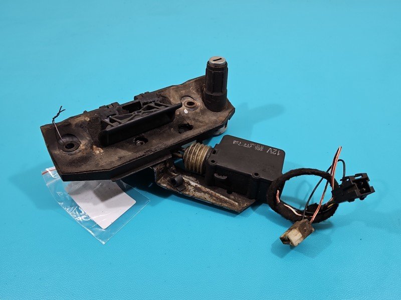Klamka klapy tył Mercedes Vito W638 Klamka klapy tył Mercedes Vito W638