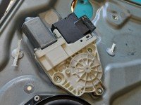 Podnośnik przód prawy Seat Ibiza III 6L 6L3837756S 3d