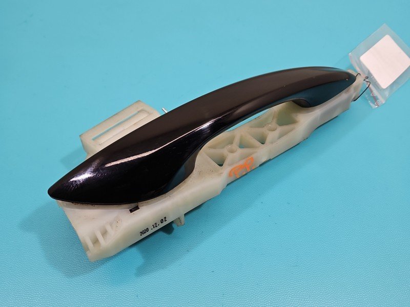 Klamka przód prawa zewnętrzna i20 III 2020-