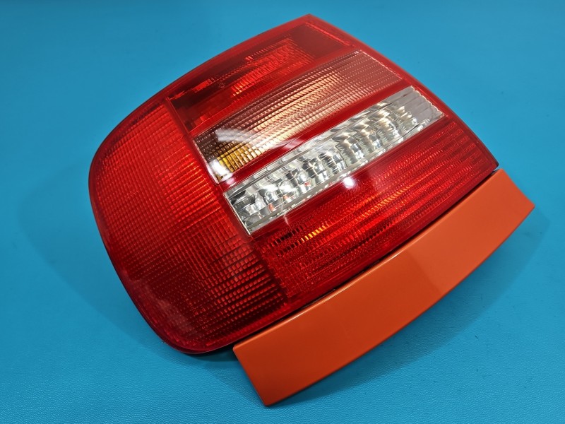 Lampa tył lewa Audi A4 B5 sedan EUROPA 8D0945095G