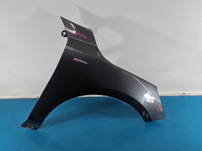 Błotnik przód prawy Ford Focus Mk4 BJ