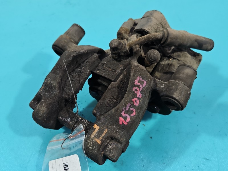 Zacisk tył lewy Vw Passat B8 1.4 tsi sedan