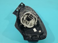 Lampa tył prawa Producent części: FIAT, pęknięte mocowanie / Z LISTWĄ ŻARÓWKOWĄ / 07-14 Fiat Bravo II HB