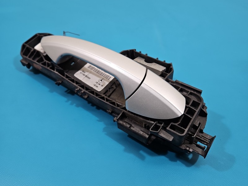 Klamka przód prawa zewnętrzna MERCEDES W176 A2047601800