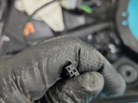 Podnośnik przód lewy MERCEDES W176 A2465404805 5d HB