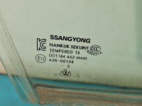 Szyba drzwi przód prawa Ssangyong Rexton I HB