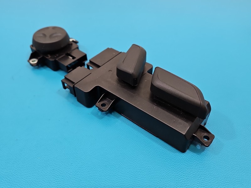 Przełącznik Regulacji fotela przód prawy / 2 elementy AUDI Q7 II 4M 8W0959748B, 4M0959777