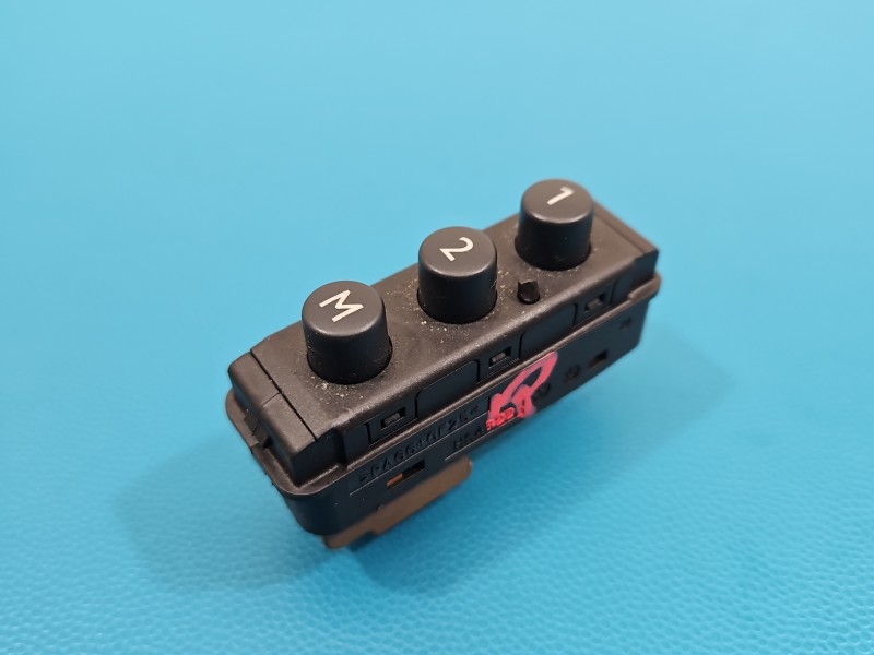 Przełącznik przód - lewa, Europejska, pamięci fotela kierowcy lewy przód Peugeot 508 II 18- 9814122877