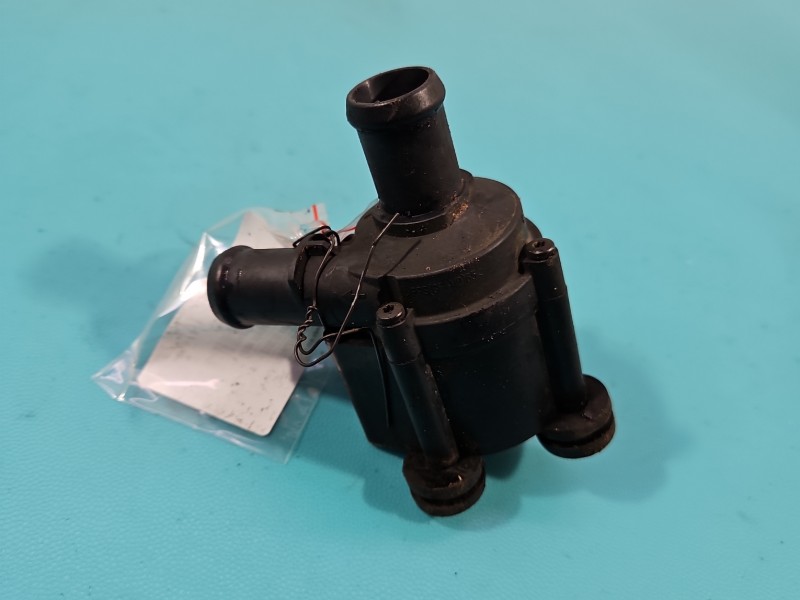 Pompka obiegu wody pompa Seat Leon III 12- 2.0 tdi 704071710