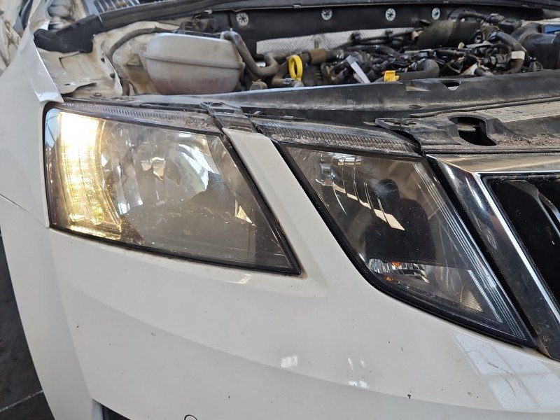 Reflektor prawy lampa przód Skoda Octavia III EUROPA Reflektor prawy lampa przód Skoda Octavia III EUROPA