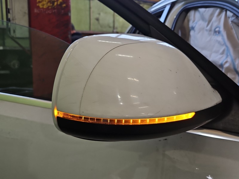 Lusterko prawe AUDI Q5 08- LY9C europa