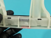 Mocowanie Europejska, prowadnica szyby przód prawy uchwyt Europejska, prowadnica szyby przód prawy Dacia Duster III 24-...