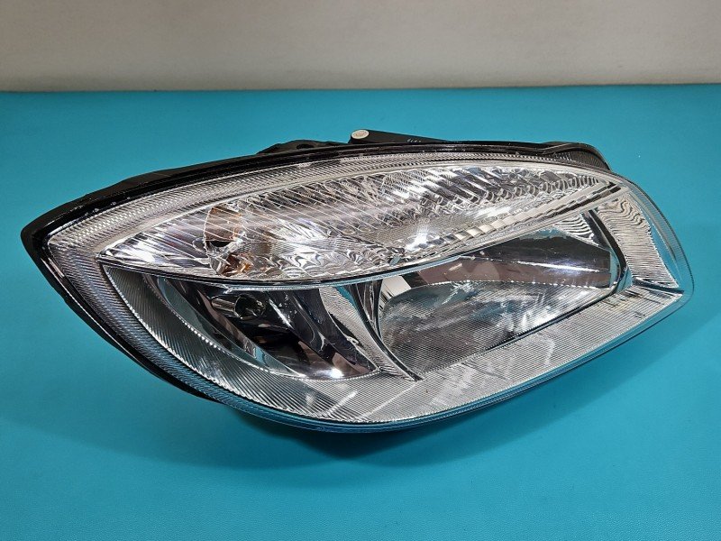Reflektor prawy lampa przód Skoda Fabia II EUROPA Reflektor prawy lampa przód Skoda Fabia II EUROPA