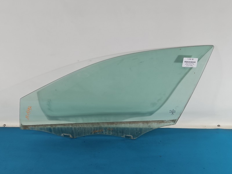 Szyba drzwi przód lewa MERCEDES W176 HB