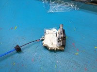 Zamek przód prawy 8J1837016C AUDI A4 B8 EUROPA Producent części: Audi, 6pin