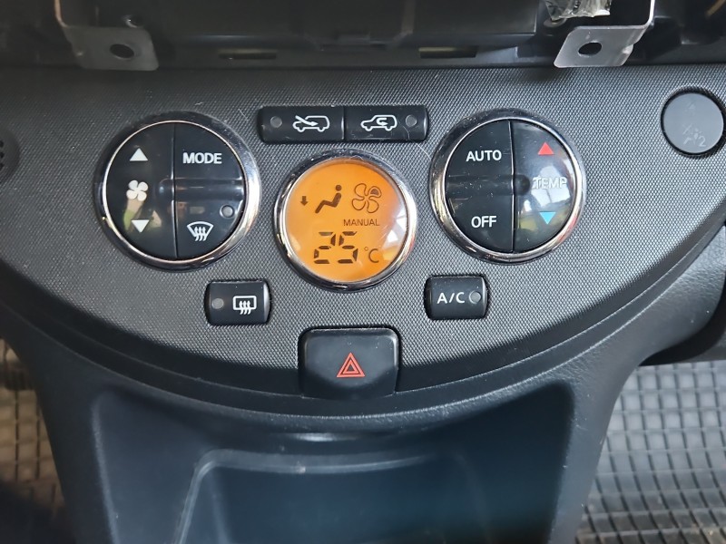 Konsola panel nawiewu Nissan Note I E11 27500-9U10A