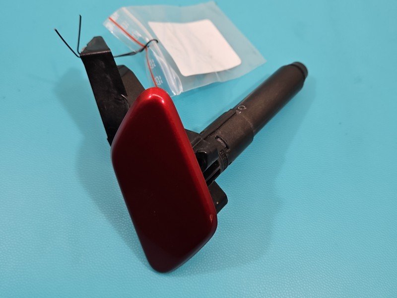 Spryskiwacz reflektora prawy Mitsubishi Outlander III 12- 67070-R